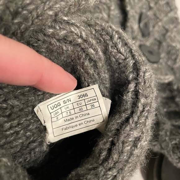 UGG Classic Cardy Button Detailed Knit Boots winter womens 9 - Picture 6 of 7